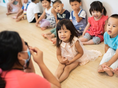 广州统筹打造15分钟社区托育服务圈：托育行业如何托起幼有所育？