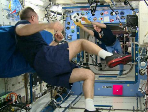 计划在国际空间站踢足球！俄美宇航员21日将共乘飞船上太空