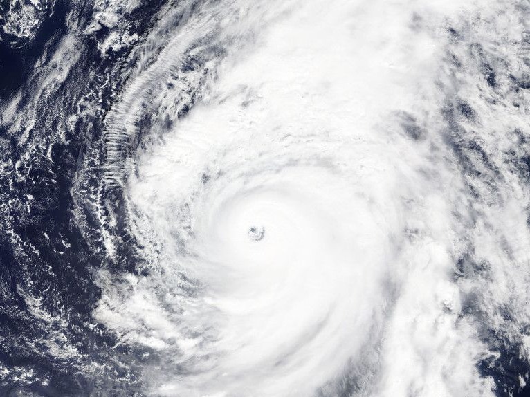 4级飓风“伊恩”登陆美国佛罗里达州，大量建筑和车辆被淹没