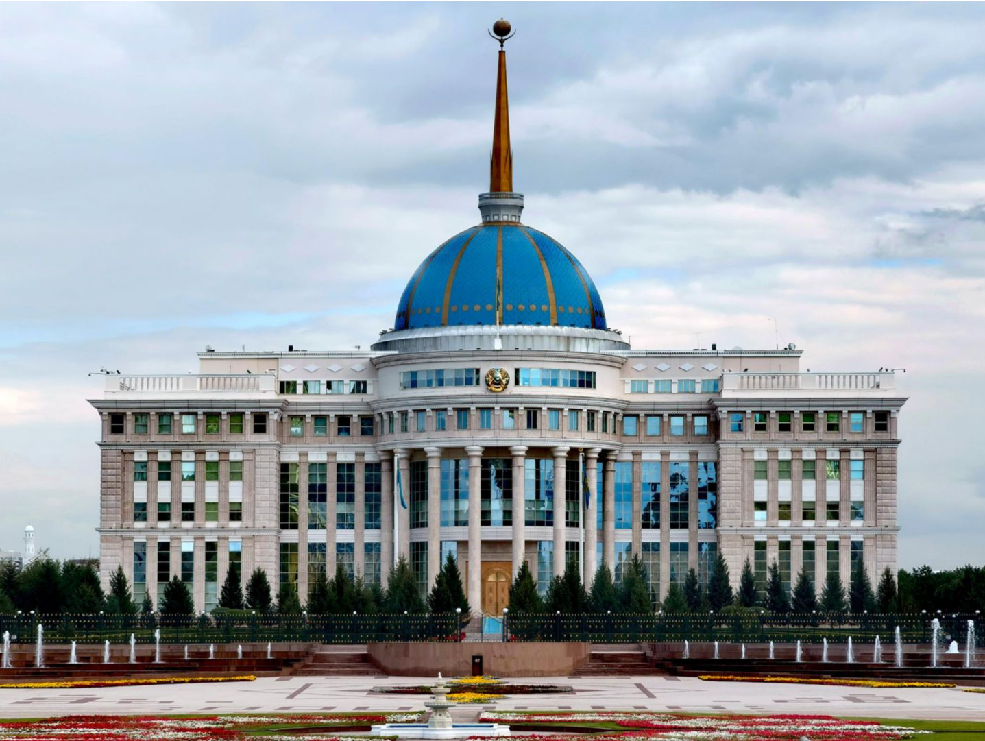 哈萨克斯坦总统签署宪法修正案 将首都重新命名为阿斯塔纳