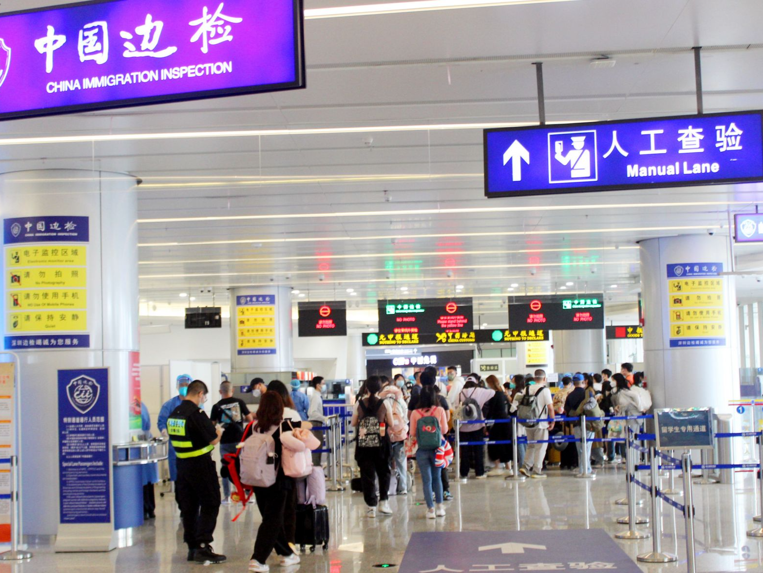 深圳蛇口至香港机场航班一票难求 出境旅客创新高