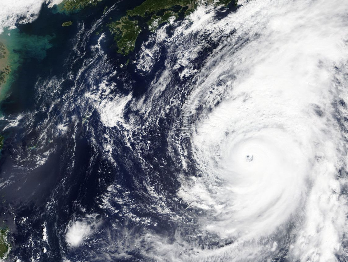 飓风“菲欧娜”给百慕大地区带来狂风暴雨