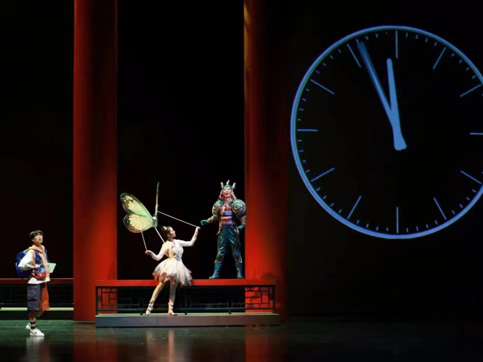 音乐布景“一秒入境”，故宫“神兽”走上中央歌剧院舞台