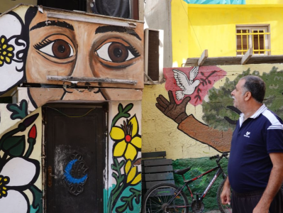 巴勒斯坦艺术家作画“大眼睛”呼唤和平