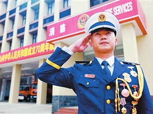 珠海市金湾区红旗消防救援站政治指导员林清峰：不畏“烤”验 用汗水守护群众生命