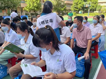 齐创无毒工业园！新湖街道禁毒宣传进工厂 