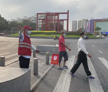 营造有序交通 公明街道持续开展交通文明劝导志愿服务