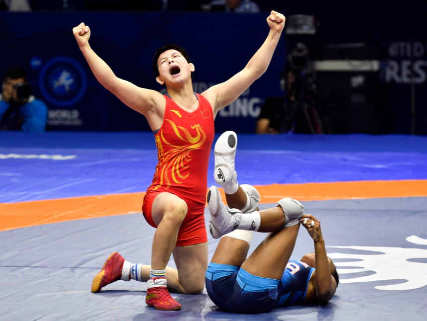 摔跤世锦赛：中国女队一人晋级决赛 两人摘铜