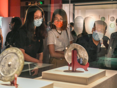 “观•映——汉代铜镜的图像与铭文”展览深博开幕