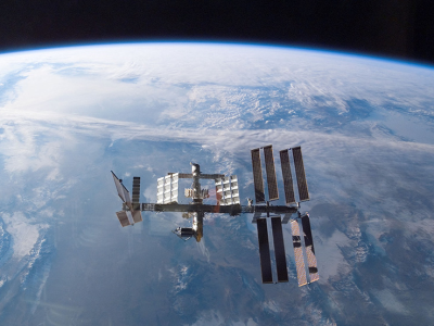 俄美宇航员搭乘俄罗斯“联盟MS-22”飞船进入国际空间站