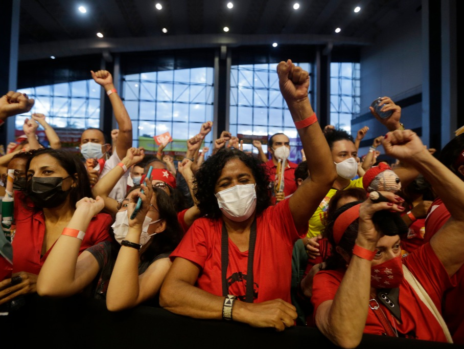 巴西总统选举临近　前总统卢拉领跑民调