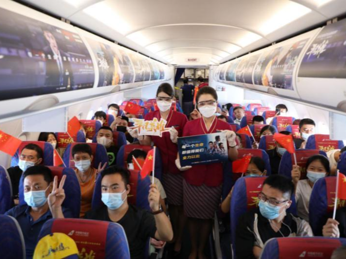 南航上线《平凡英雄》主题航班 用平凡人的故事点亮三万英尺高空