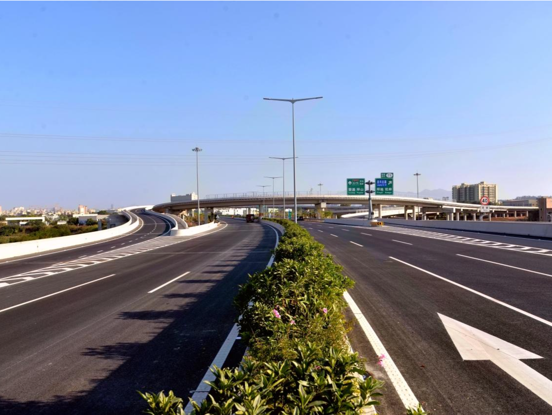 国庆高速出行最新指引：这些路段请注意减速慢行或绕行！