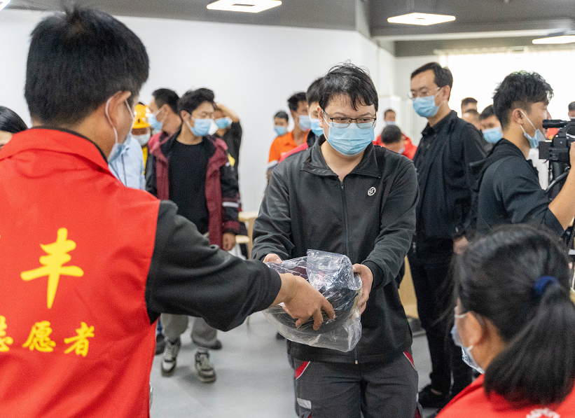 【街坊】你为我跑腿，我为你走心！坪山送去关怀和温暖