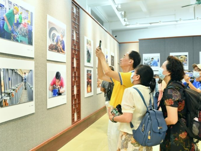 这个展览用摄影作品讲述广州工业故事！