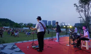 “用音乐点亮梦想”，光明街道碧眼社区“周末音乐汇”成功举行
