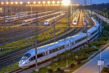 铁路部门推出老年旅客电话订票服务