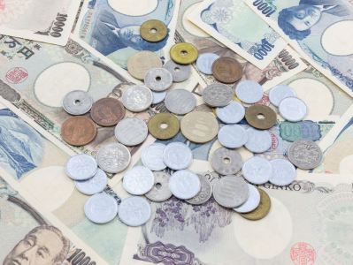 为稳定日元汇率 日本在外汇市场投入近3万亿日元