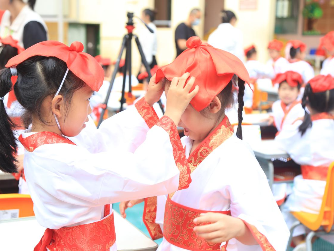 传承中国国学文化！深圳市为明学校举办小一学生开笔礼仪式     