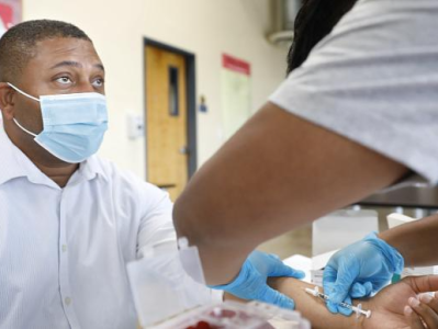 美猴痘病例超2.3万例：疫苗接种种族差异明显，非裔最受影响