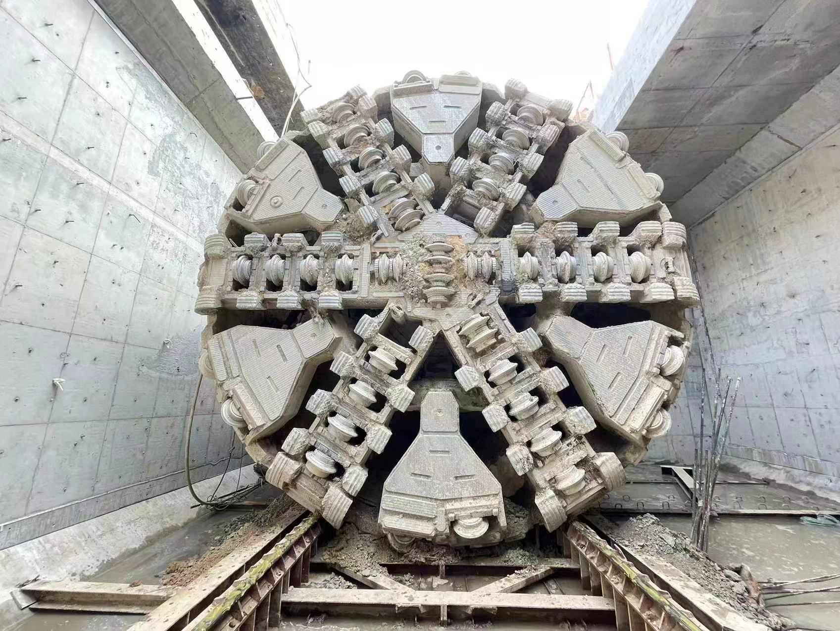 地铁十二号线土建累计完成50%，广州各条在建新线刷新进度条