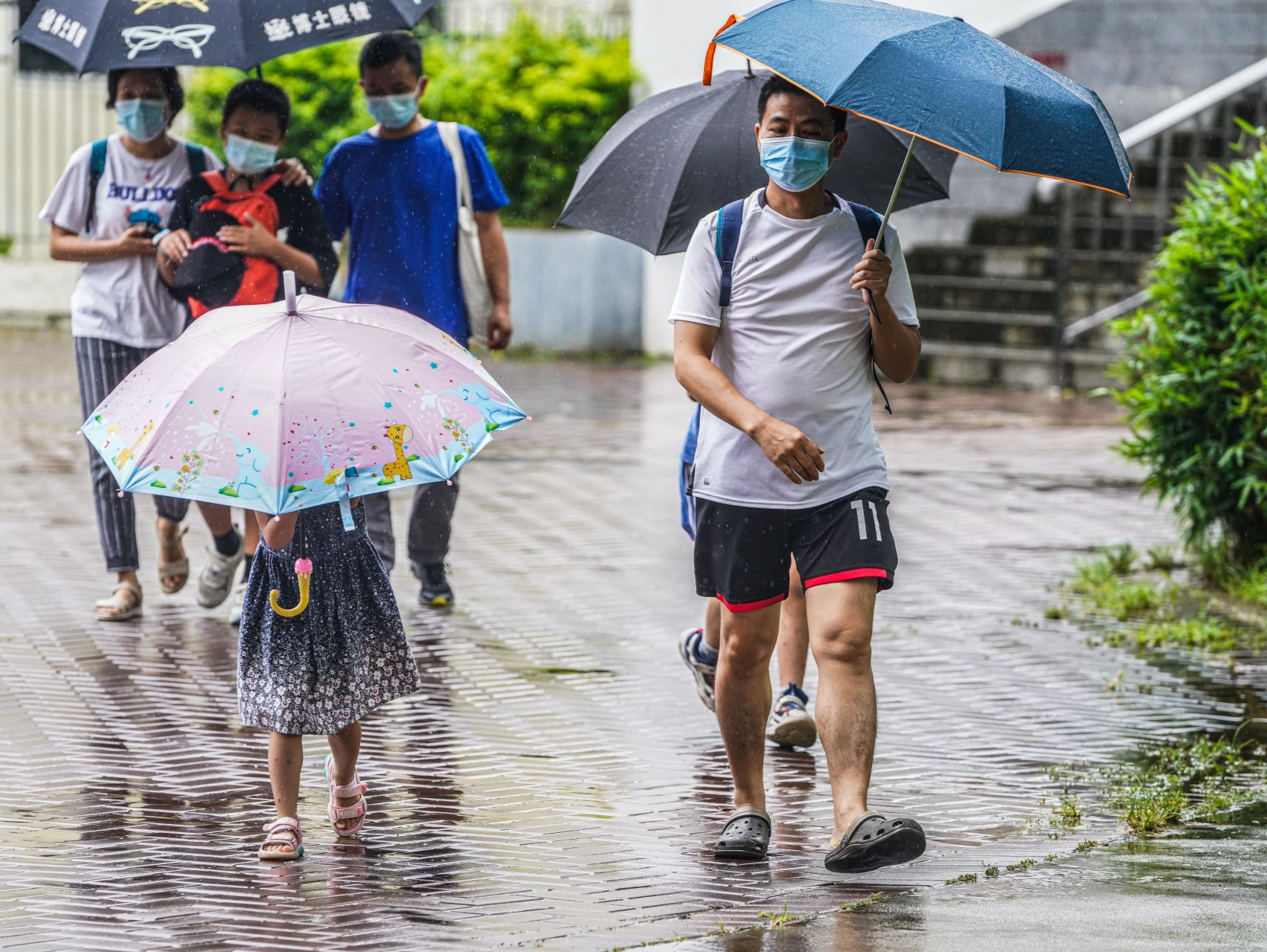 寒潮击退南方高温 四川盆地至淮河流域多降雨