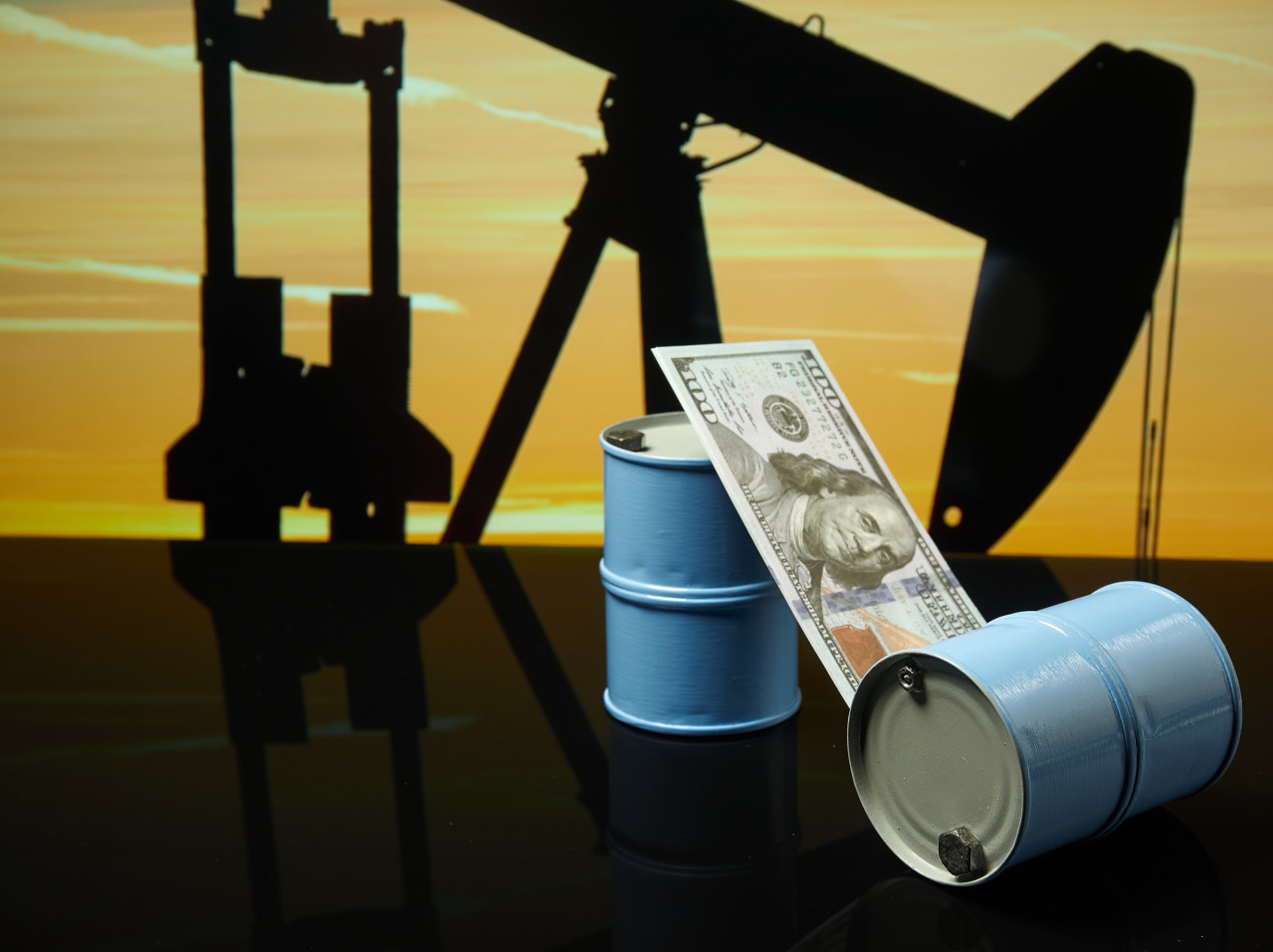 “欧佩克+”酝酿大规模减产 国际油价大涨