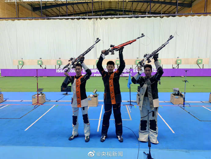 射击世锦赛：中国队再摘两金 肖嘉芮萱夺女子25米标准手枪冠军