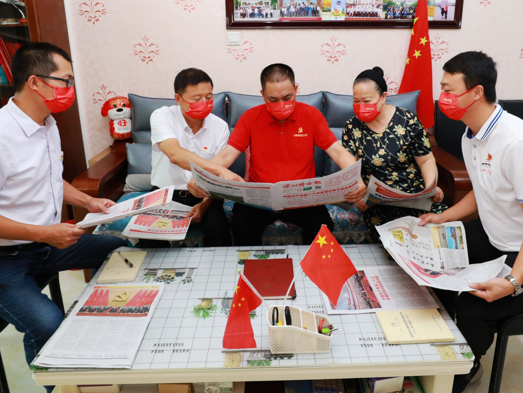 深圳宝安福永居民学习领会二十大报告精神