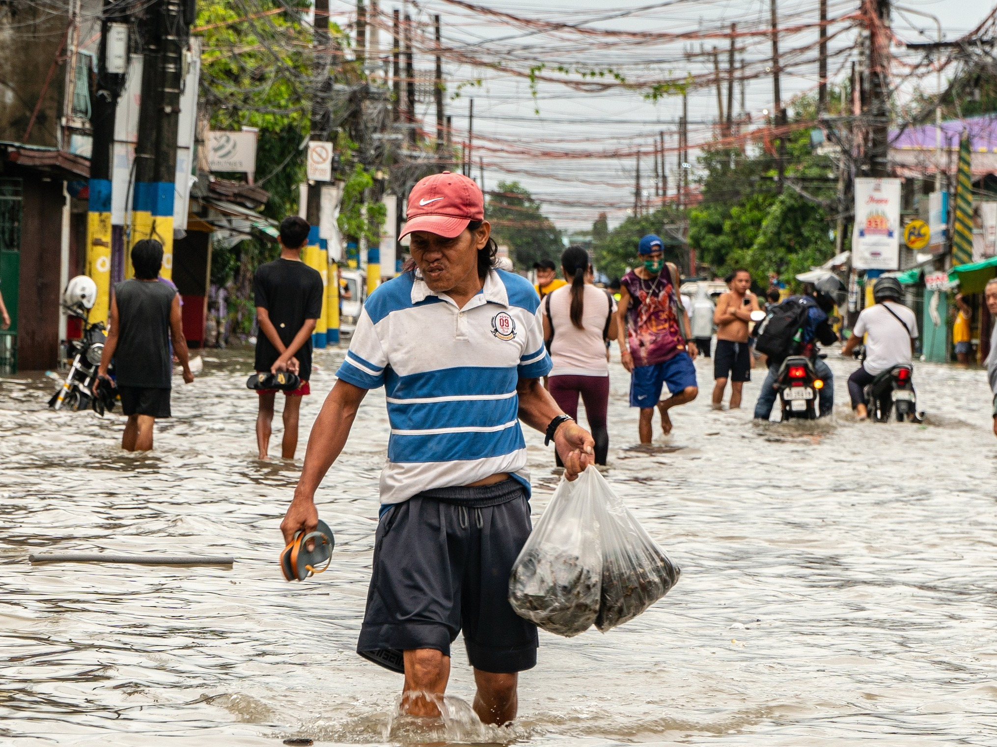 台风“尼格”在菲律宾已致98人死亡