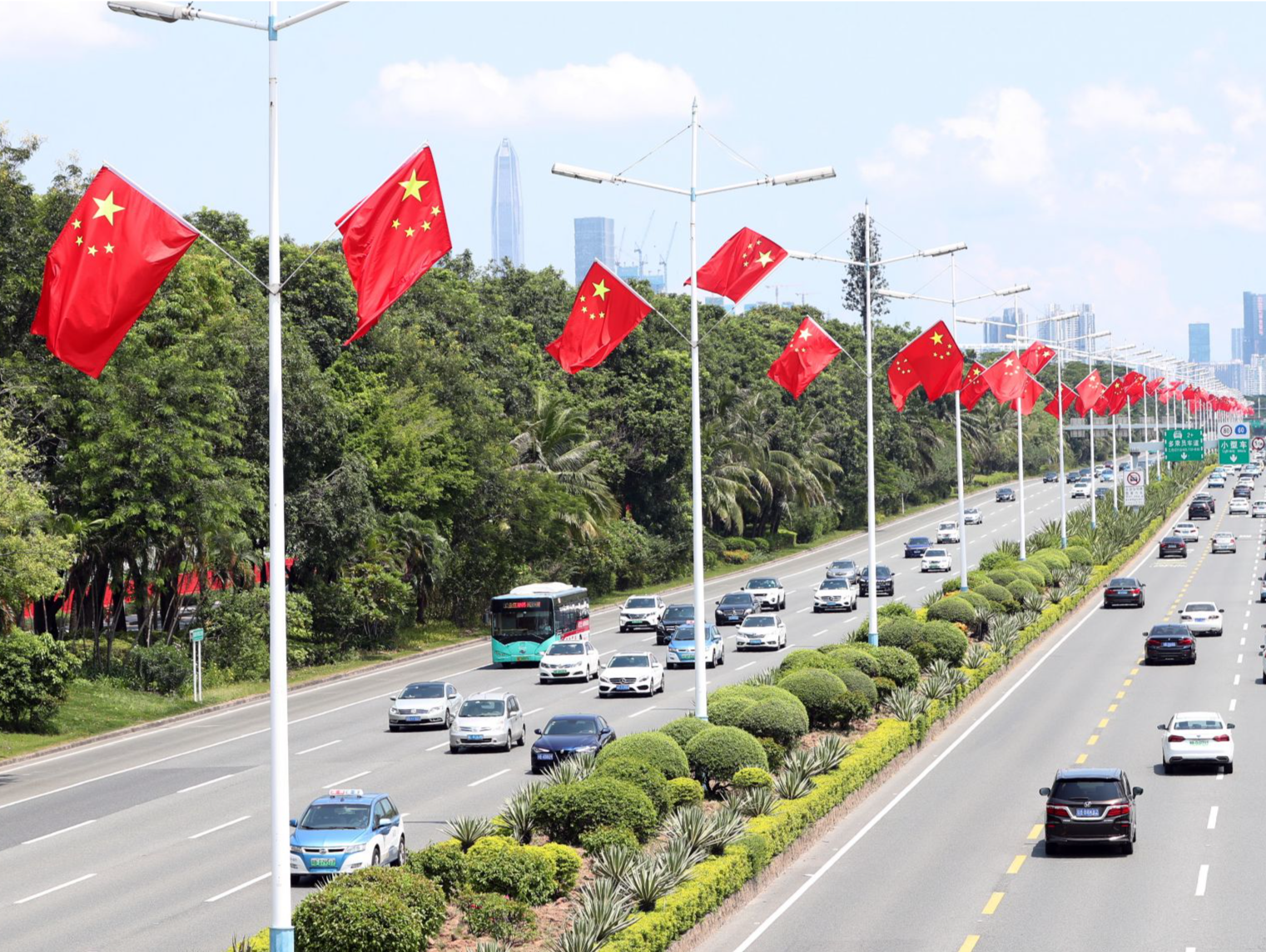 经济日报社论：中华民族伟大复兴号巨轮乘风破浪扬帆远航