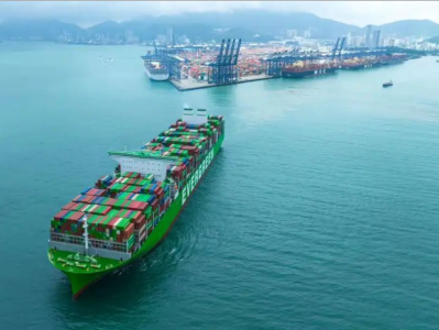 首航！最新全球最大集装箱船挂靠深圳盐田港