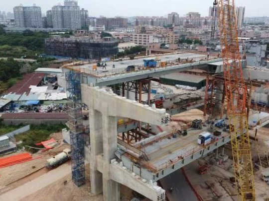 莞番高速8A标最长跨径双层钢箱梁架设完成