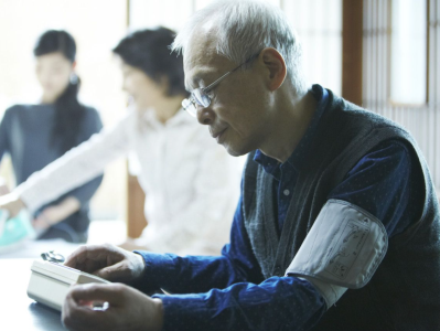 在深圳，老人健康服务有保障