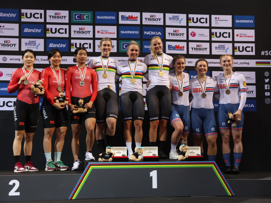 中国队获场地自行车世锦赛女子团体竞速赛银牌