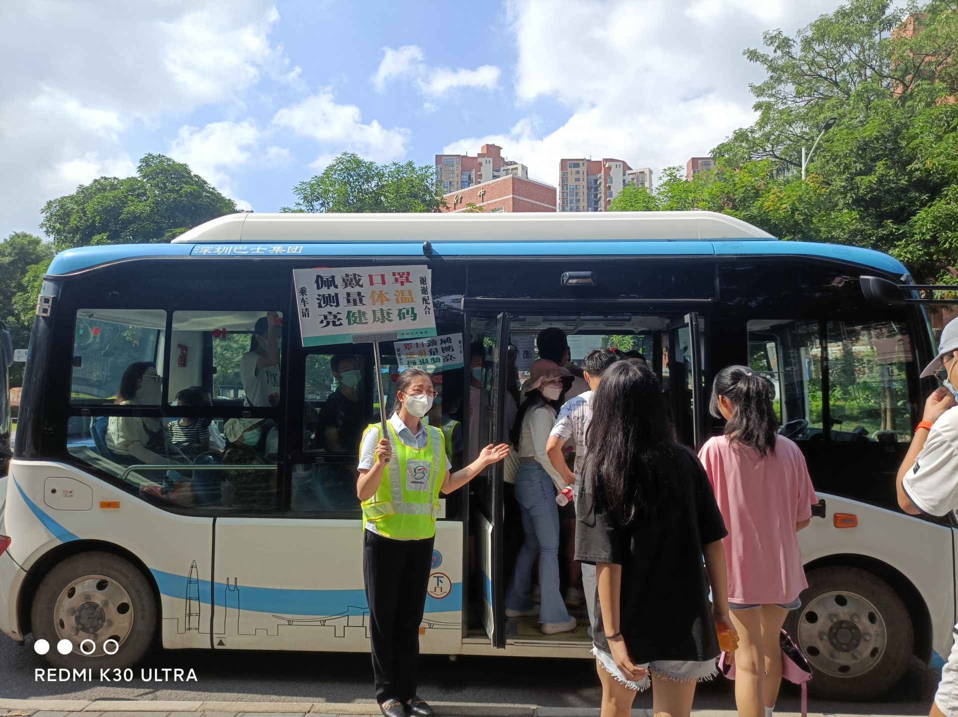 深圳交通部门加大力度保障十一假期运输