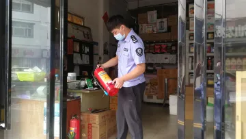 守护辖区平安祥和 公明网格巡查不停步