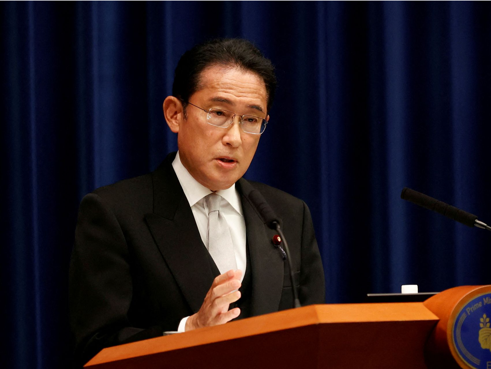日本首相强调经济复苏是应最优先关注的问题