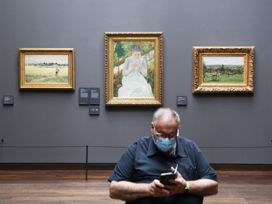 巴黎奥尔赛博物馆馆藏名画险遭“泼汤”