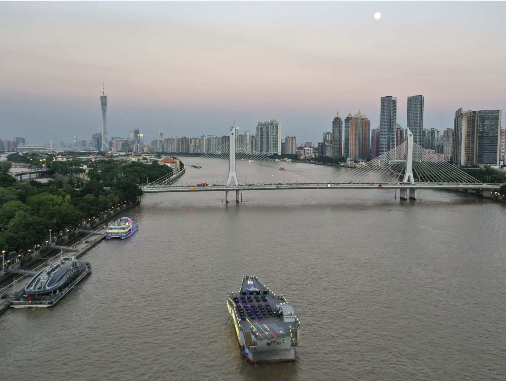 1.88万人次！国庆首广州珠江夜游客运量创下今年单日新高