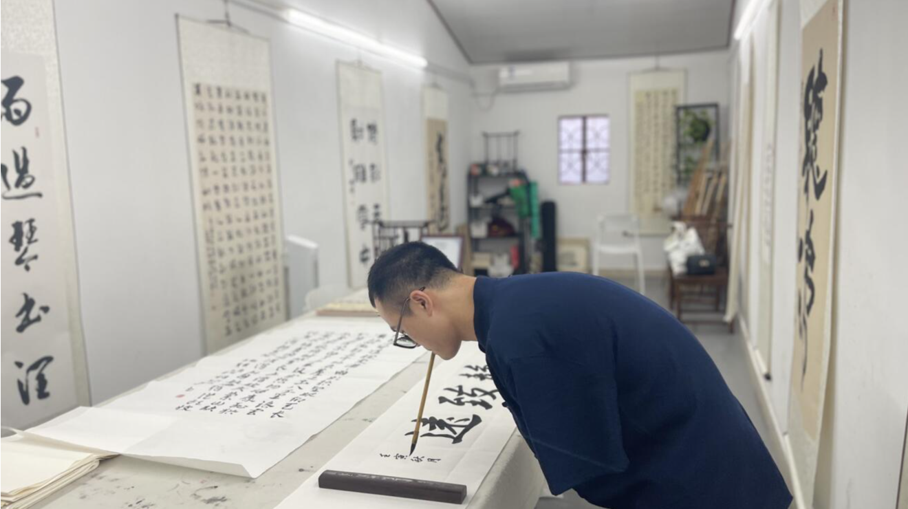 不平凡的平凡 | 深圳无臂小伙凭一“口”好字被央视点赞