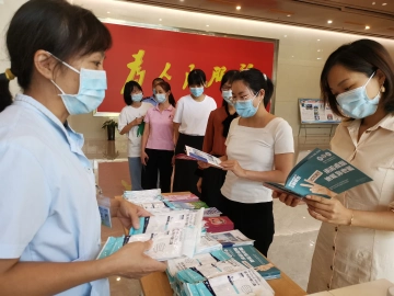 新湖街道开展“营造无烟环境”主题宣传活动