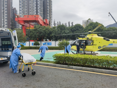 一游客登梧桐山不慎坠崖，直升机救援10分钟紧急送医
