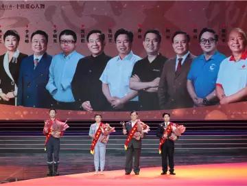 致敬凡人善举 汇聚文明力量｜2022感动深圳——第十九届深圳关爱行动表彰晚会举行