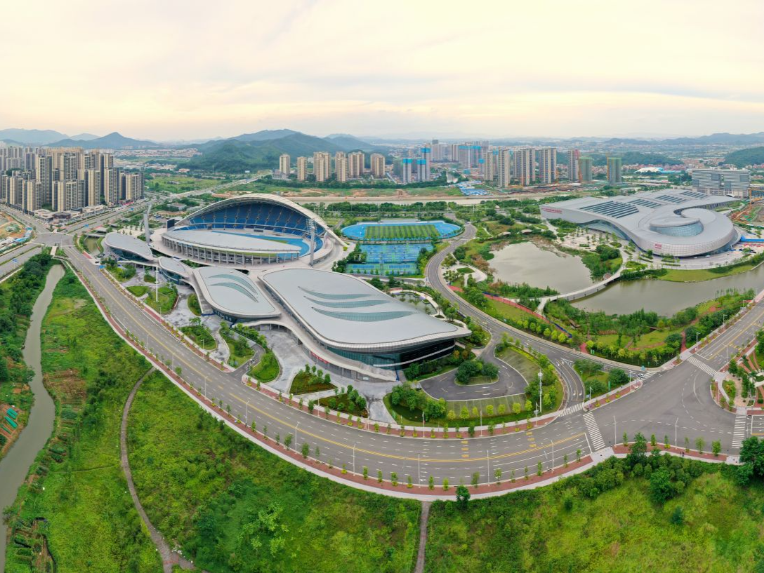 江门：五邑大学“拥金抱银”