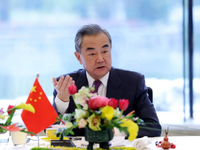 王毅同法国外长通电话：中国对法和对欧洲政策保持连续性和稳定性