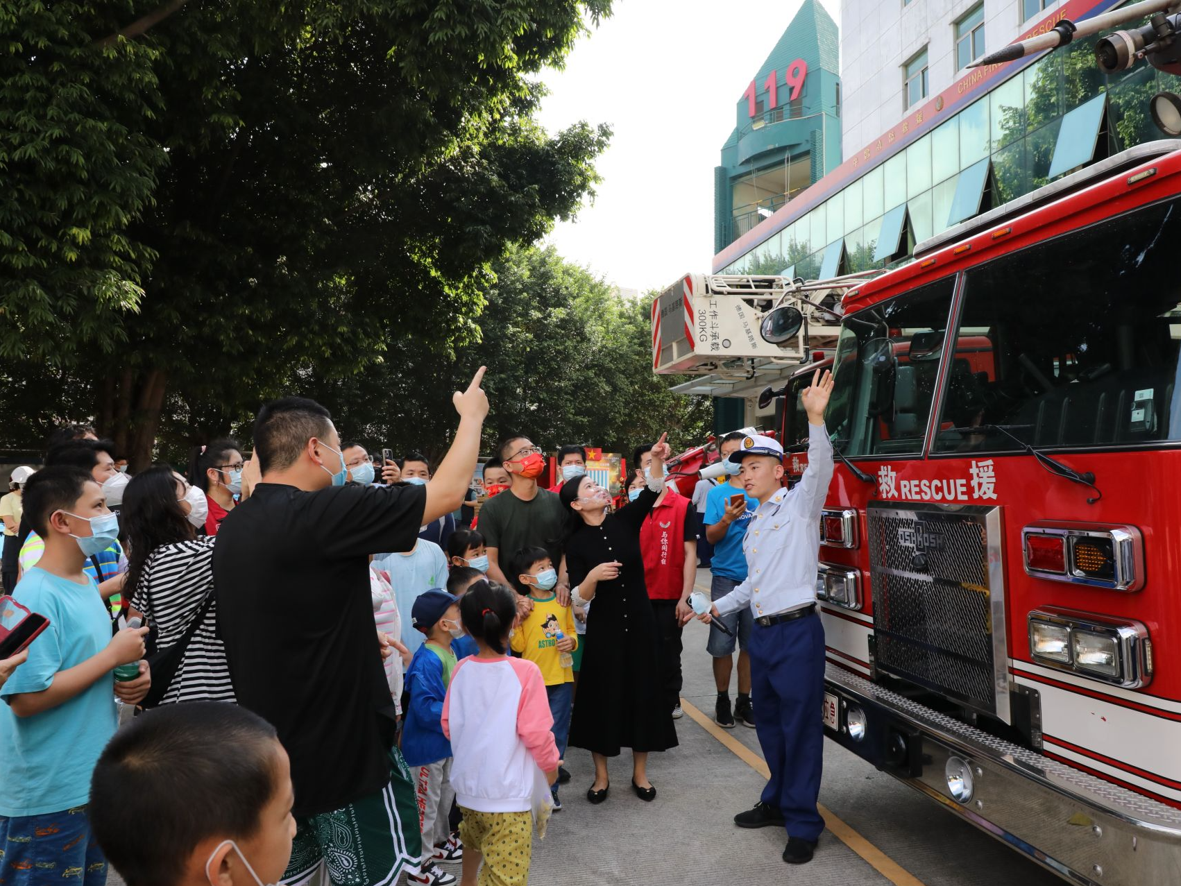 900套！深圳消防向深圳聋人协会捐赠可视化火灾报警器