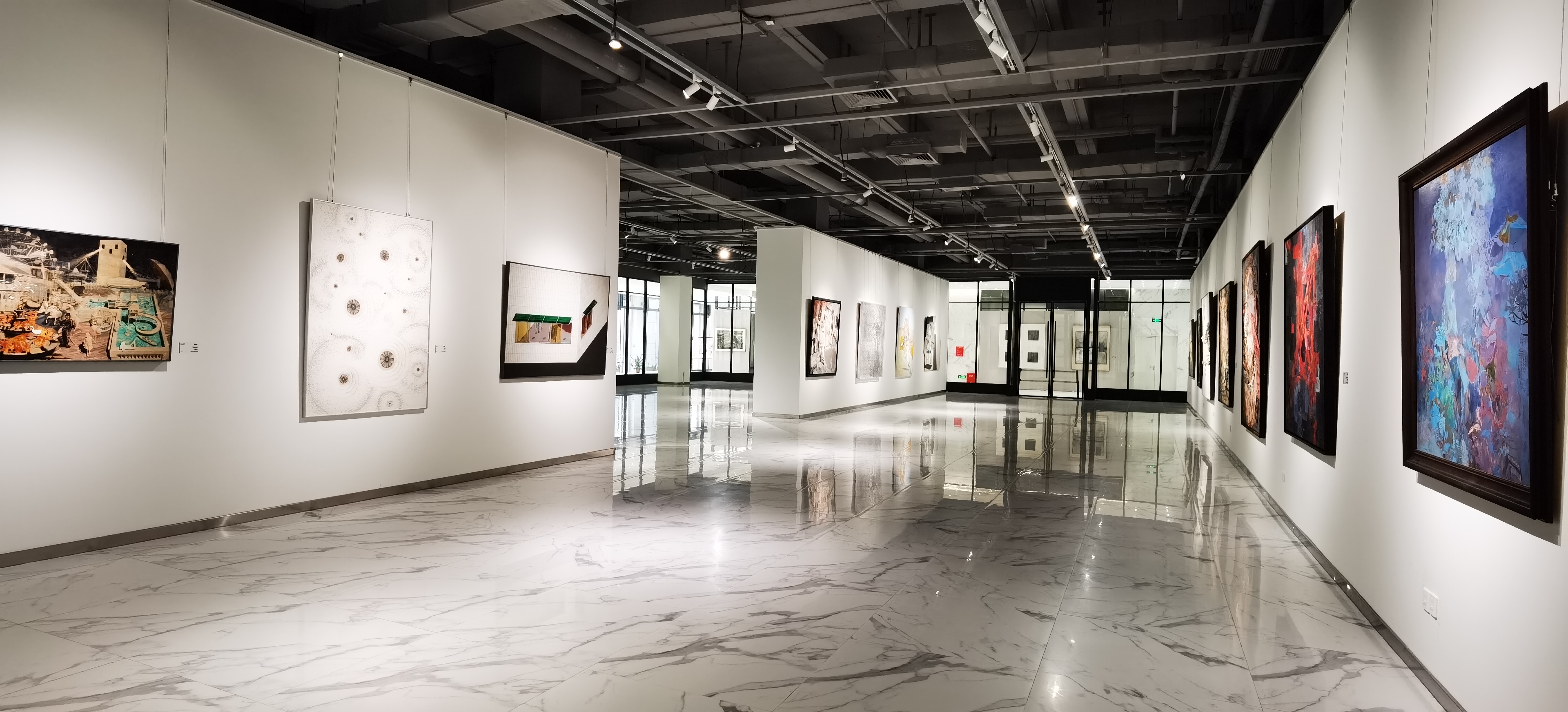 “临山观海——首届广东综合材料绘画研究展”在宝安开展 