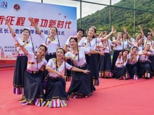 深圳南山珠光社区举办老龄大学结业典礼