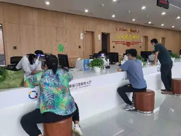 新湖行政服务大厅积极推动“一件事一次办”政务服务改革